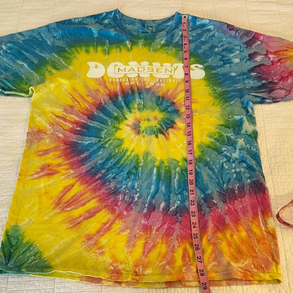 Gildan Large Creamsticks Tie-Dye Madsen Donuts - Picture 6 of 6